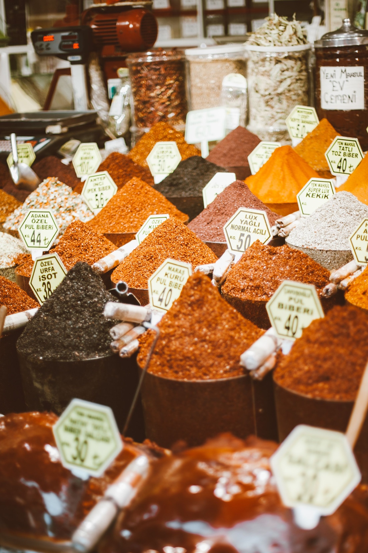 Spices, teas & saffron