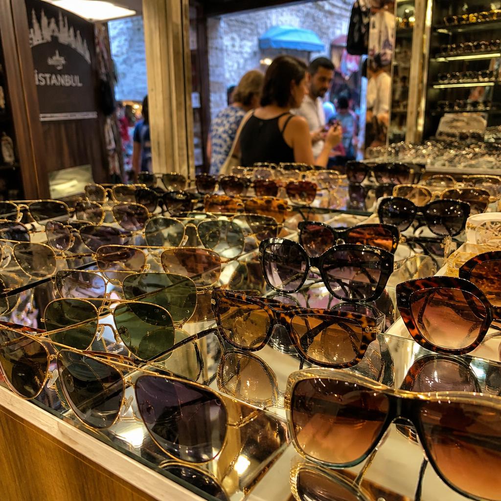 Sunglasses & glasses